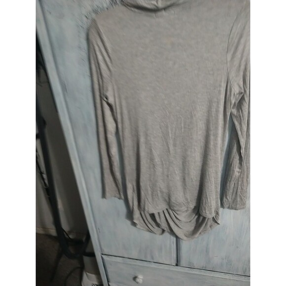 Free To Live V neck Cowl Long Sleeve Top Nwt Gray Small Comfy Classy - Picture 5 of 9